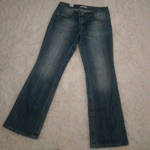 *NEW* L.E.I. Bootleg Jeans